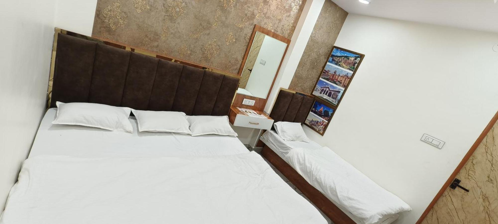 Hotel Malay Inn ウッジャイン エクステリア 写真