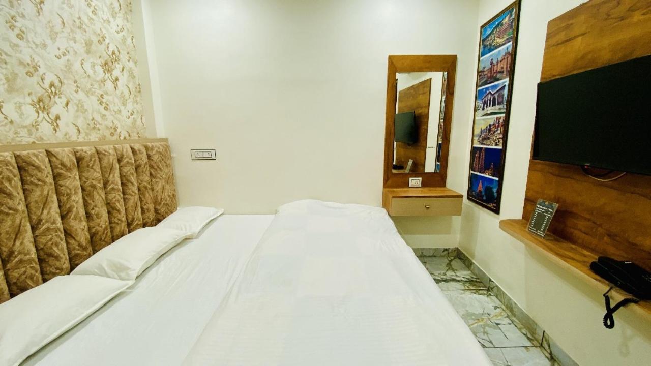 Hotel Malay Inn ウッジャイン エクステリア 写真