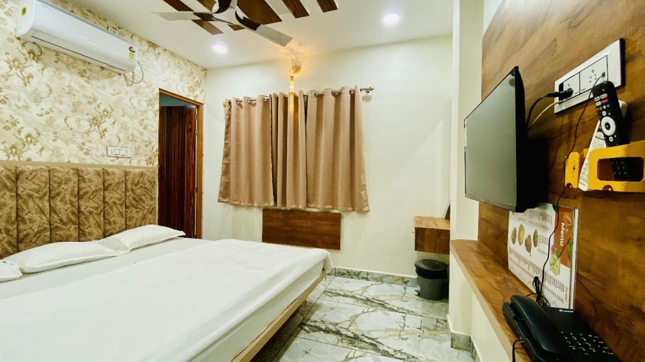 Hotel Malay Inn ウッジャイン エクステリア 写真