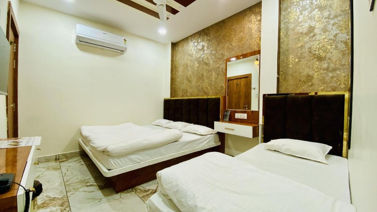 Hotel Malay Inn ウッジャイン エクステリア 写真