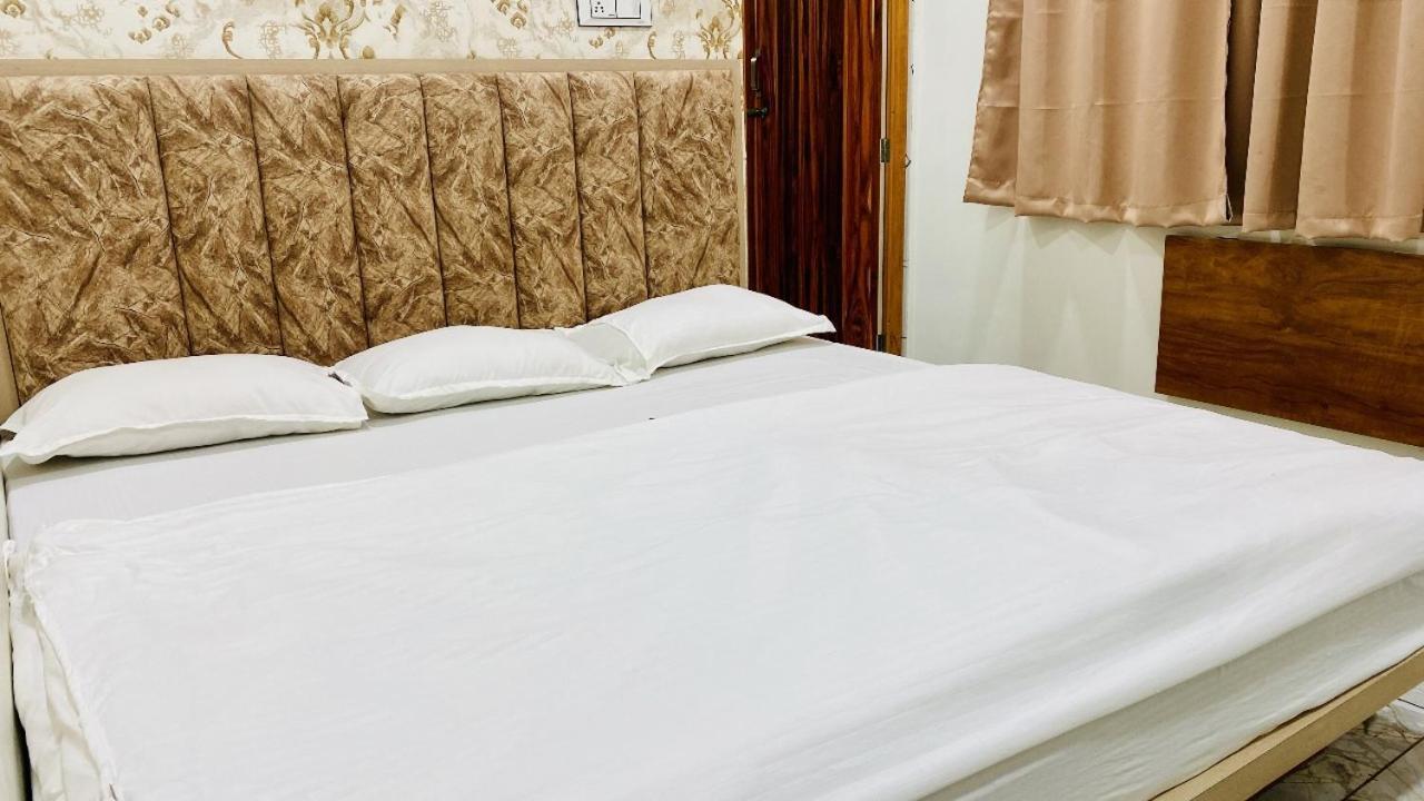 Hotel Malay Inn ウッジャイン エクステリア 写真