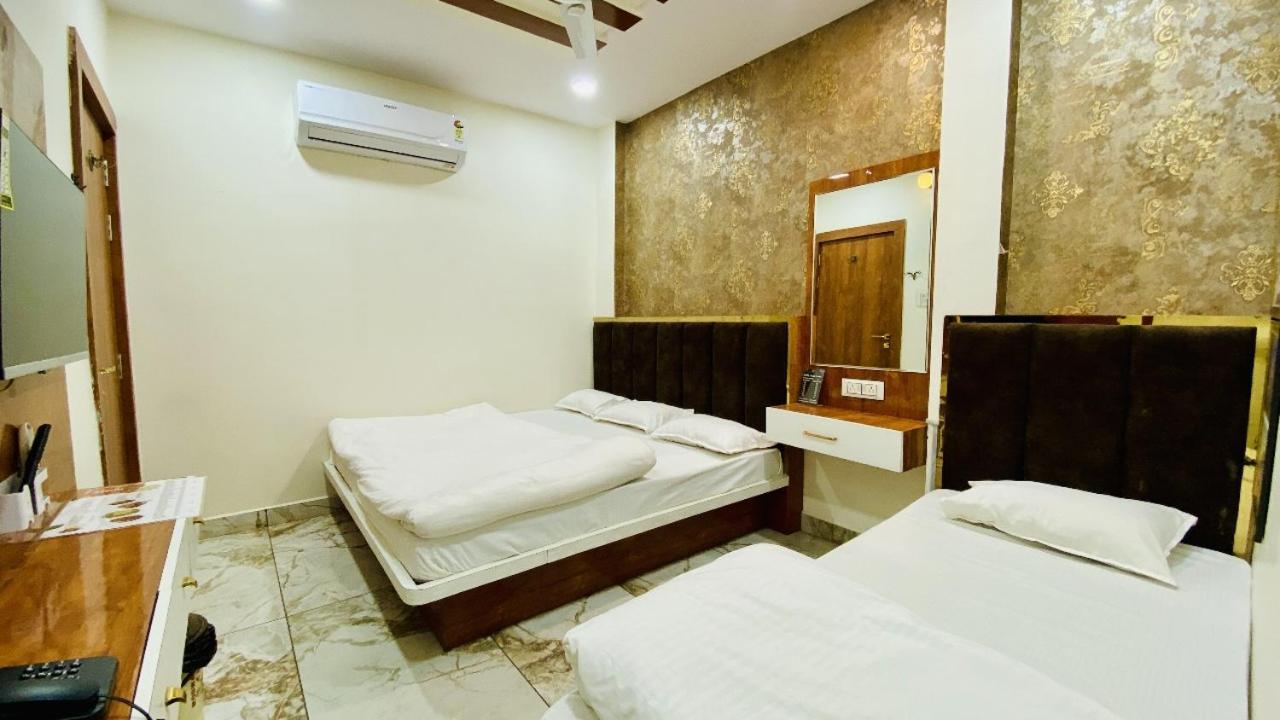 Hotel Malay Inn ウッジャイン エクステリア 写真
