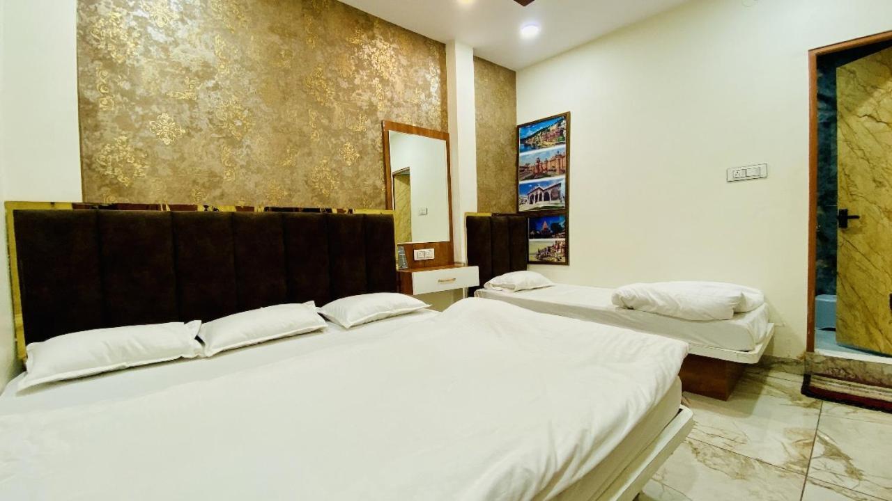 Hotel Malay Inn ウッジャイン エクステリア 写真