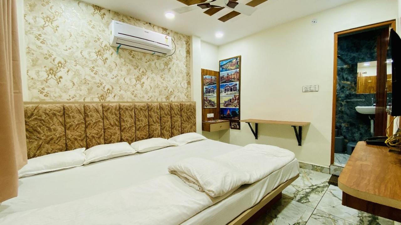 Hotel Malay Inn ウッジャイン エクステリア 写真