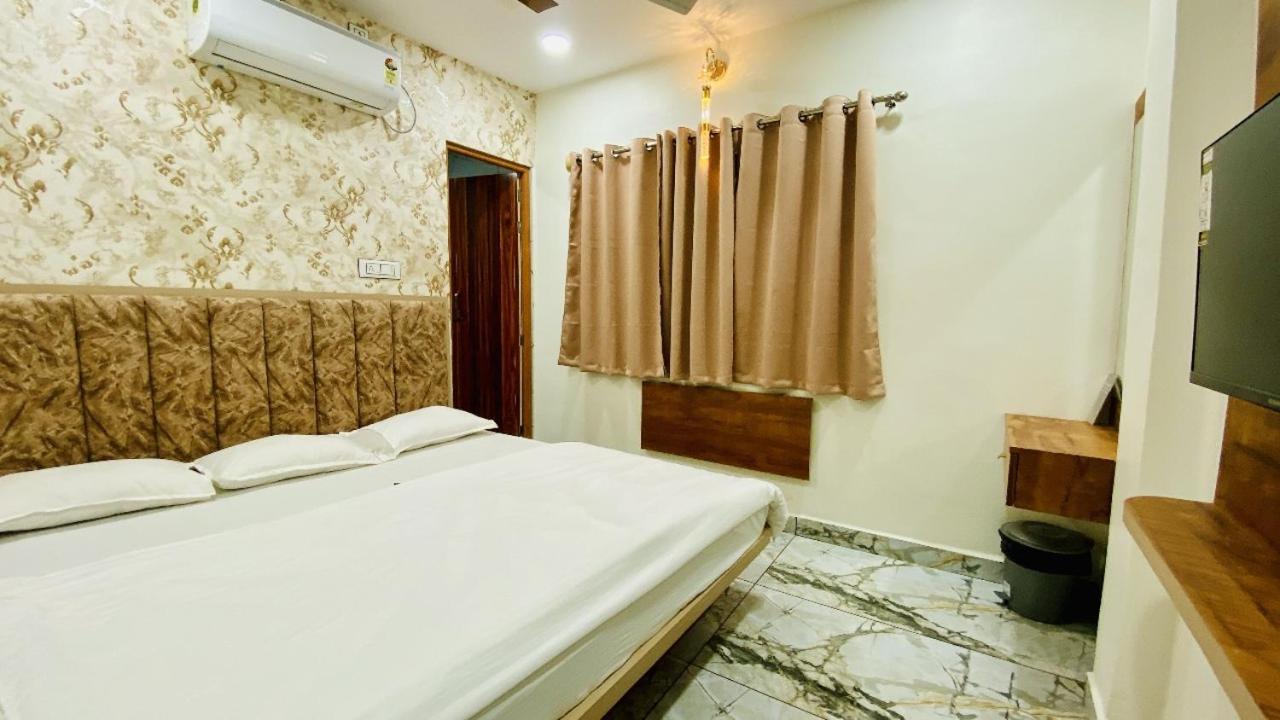 Hotel Malay Inn ウッジャイン エクステリア 写真