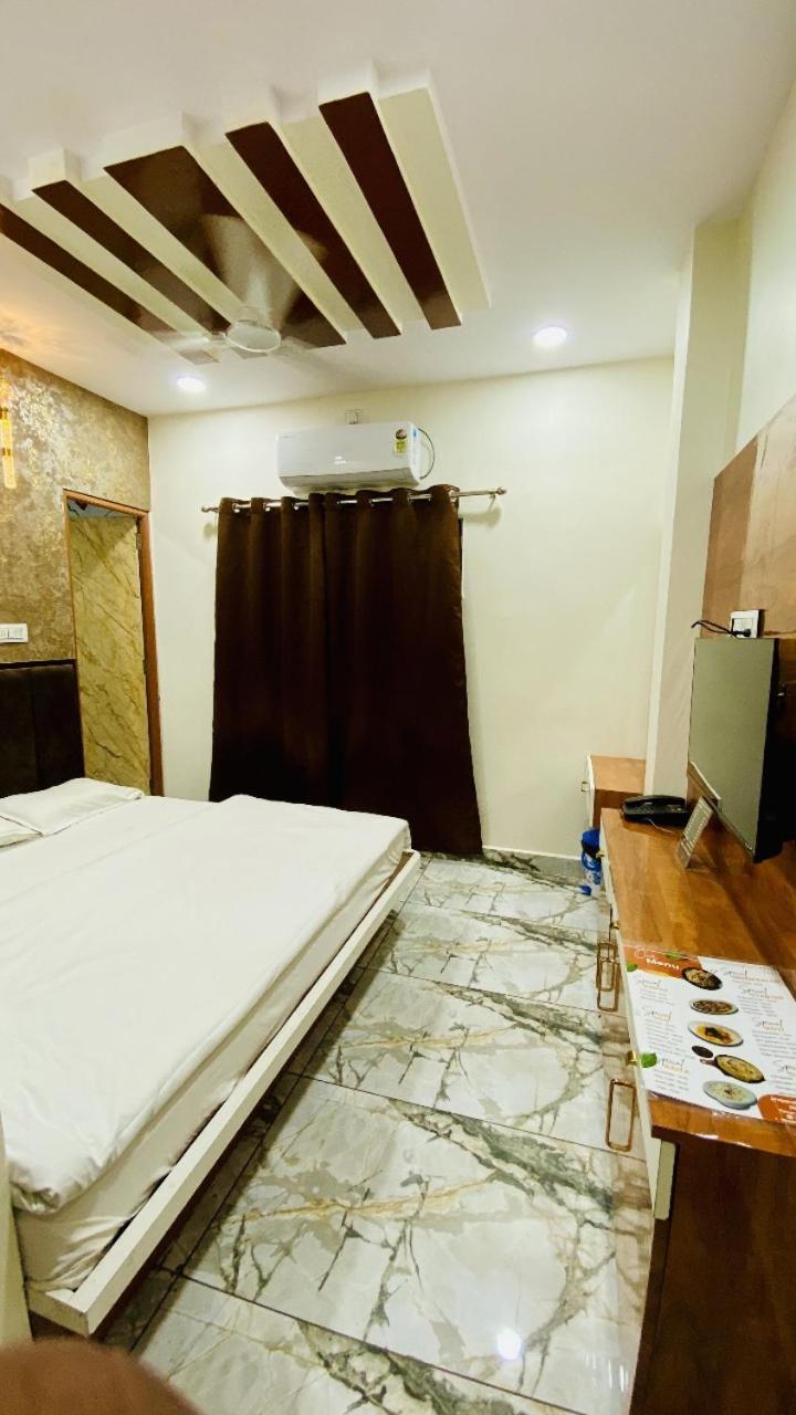 Hotel Malay Inn ウッジャイン エクステリア 写真