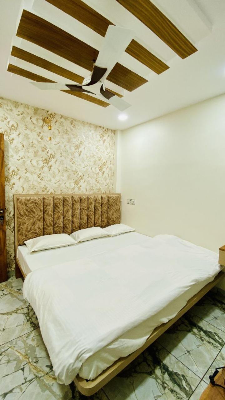 Hotel Malay Inn ウッジャイン エクステリア 写真