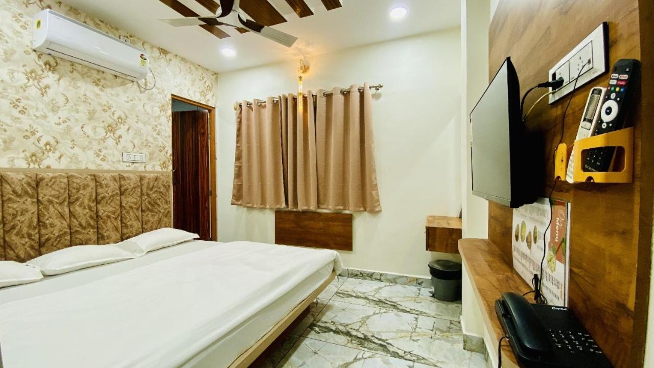 Hotel Malay Inn ウッジャイン エクステリア 写真
