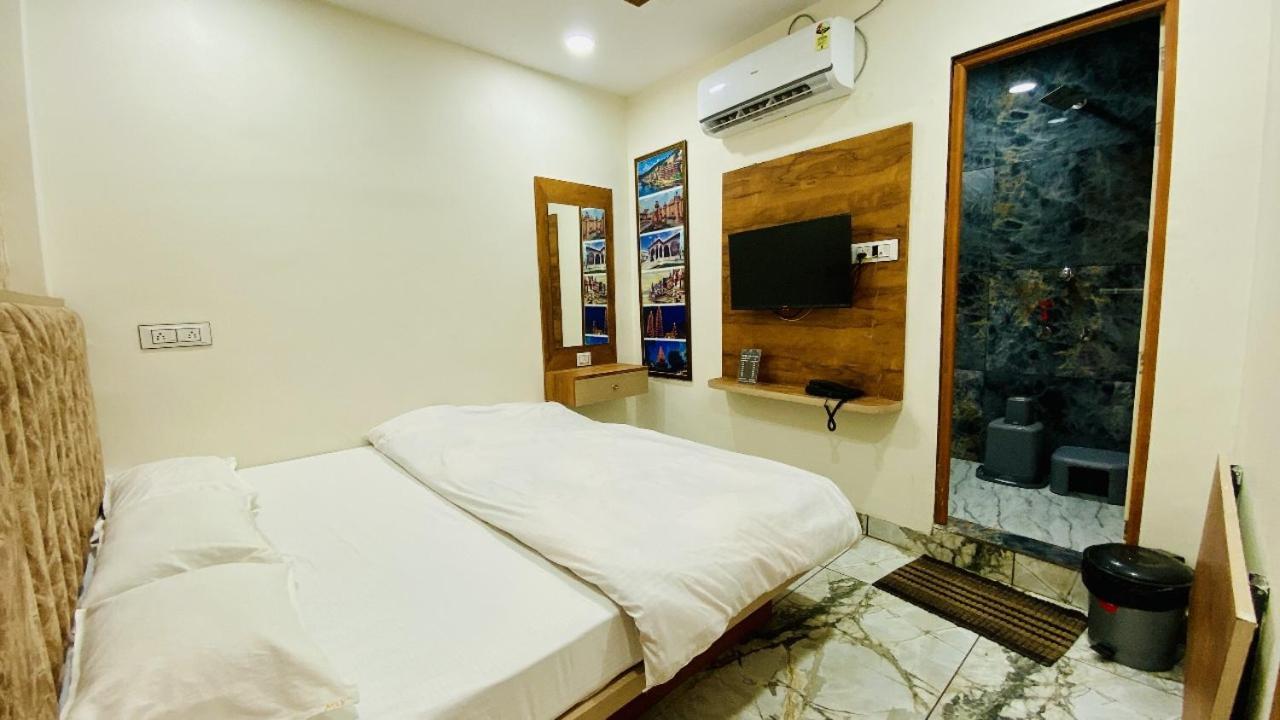 Hotel Malay Inn ウッジャイン エクステリア 写真