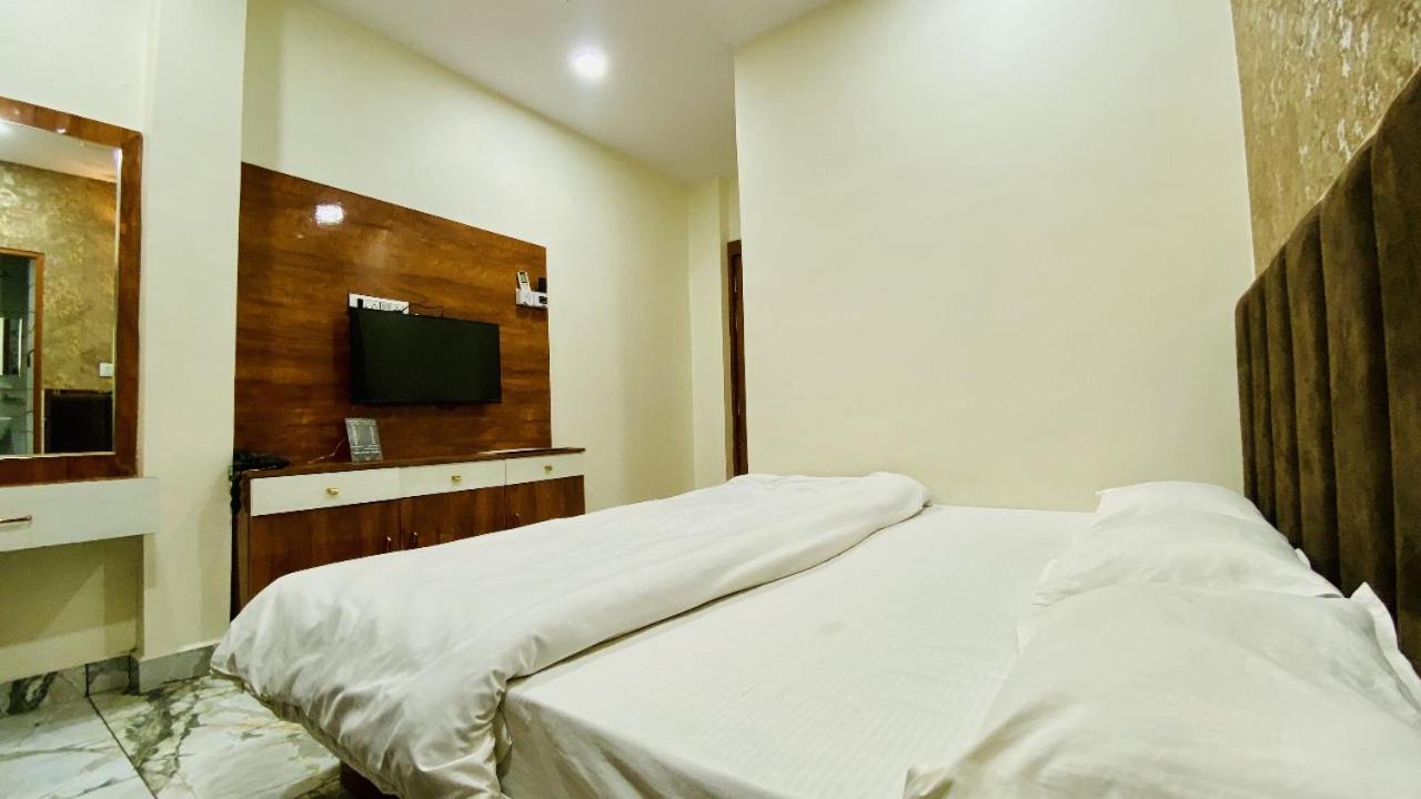 Hotel Malay Inn ウッジャイン エクステリア 写真
