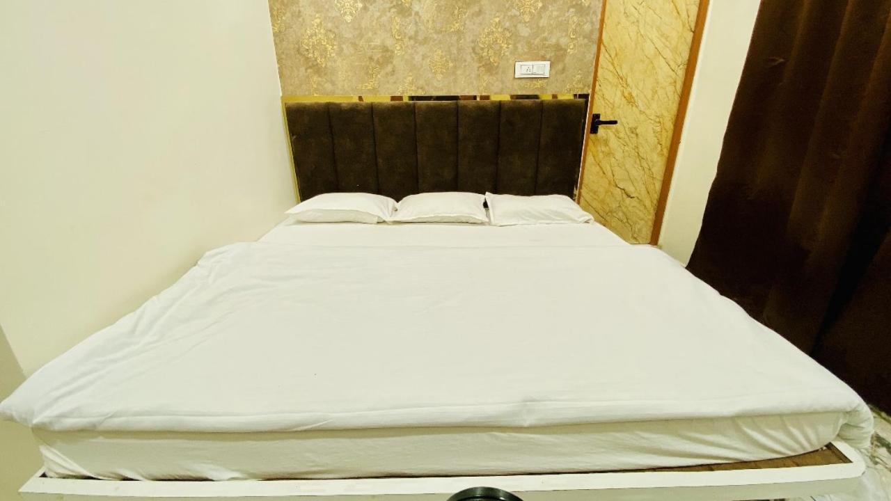 Hotel Malay Inn ウッジャイン エクステリア 写真