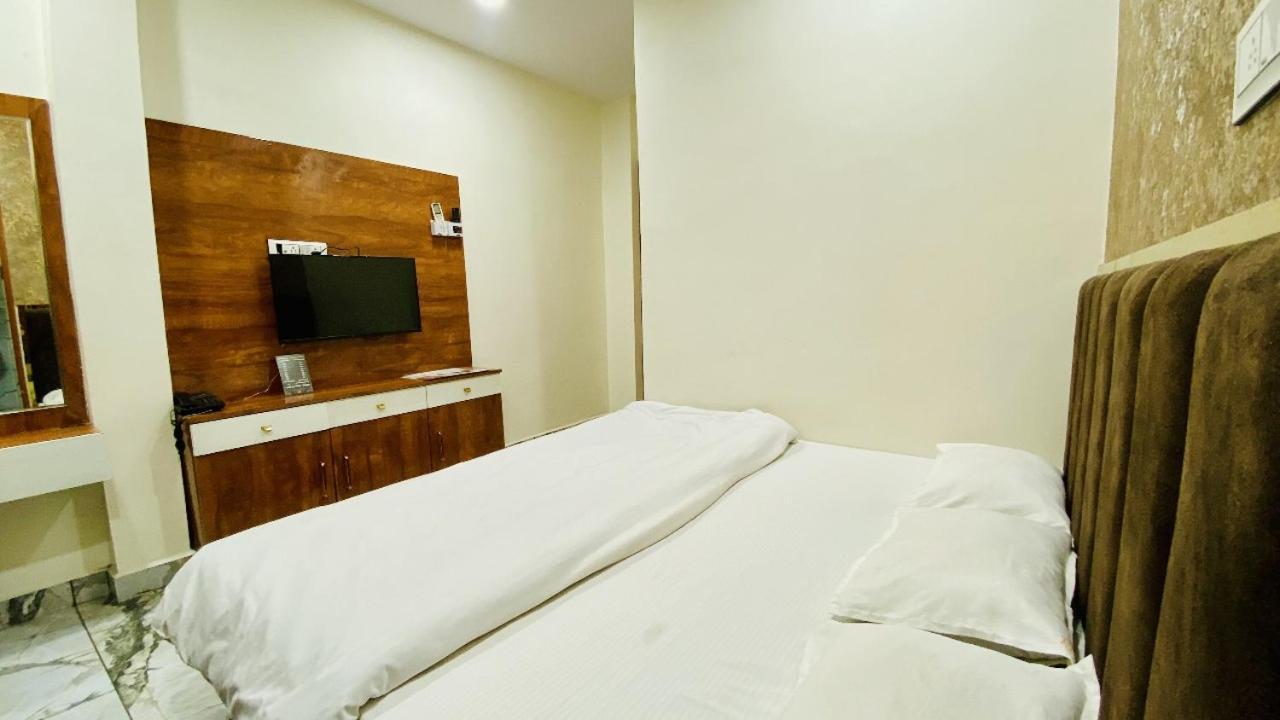 Hotel Malay Inn ウッジャイン エクステリア 写真