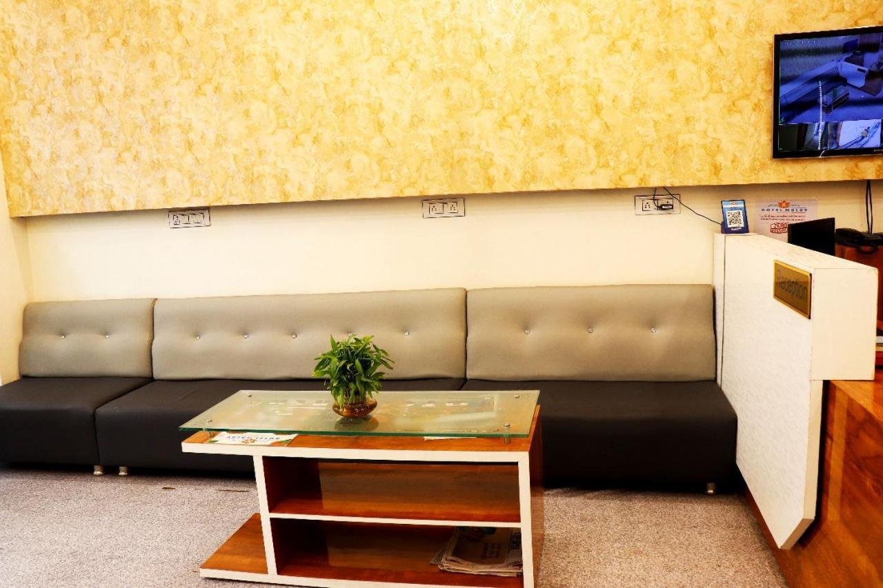 Hotel Malay Inn ウッジャイン エクステリア 写真